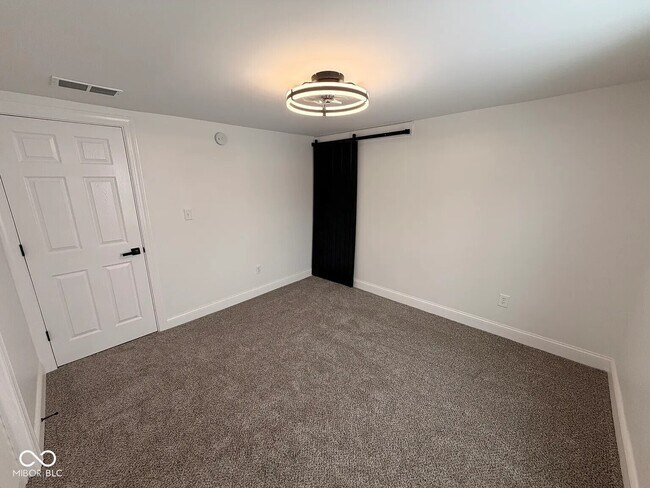 Building Photo - 4210 S Post Rd