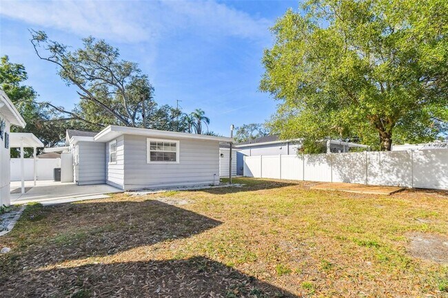 Building Photo - 6817 N Sterling Ave