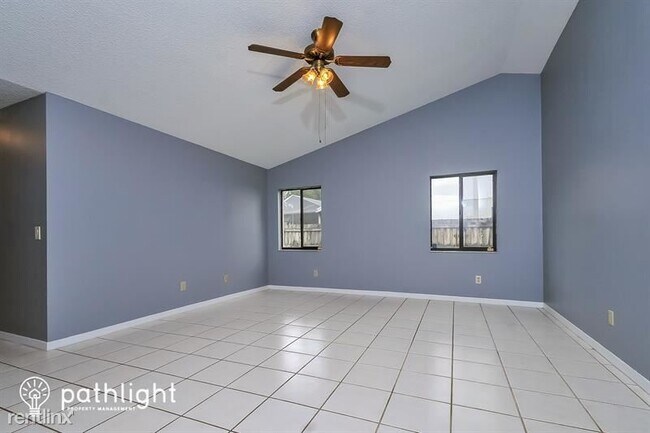 Building Photo - 4 br, 2 bath House - 3213 Stevenson Street...