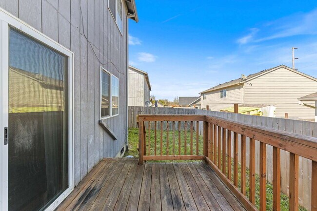 Building Photo - Newly Remodeled 3 bedroom Home