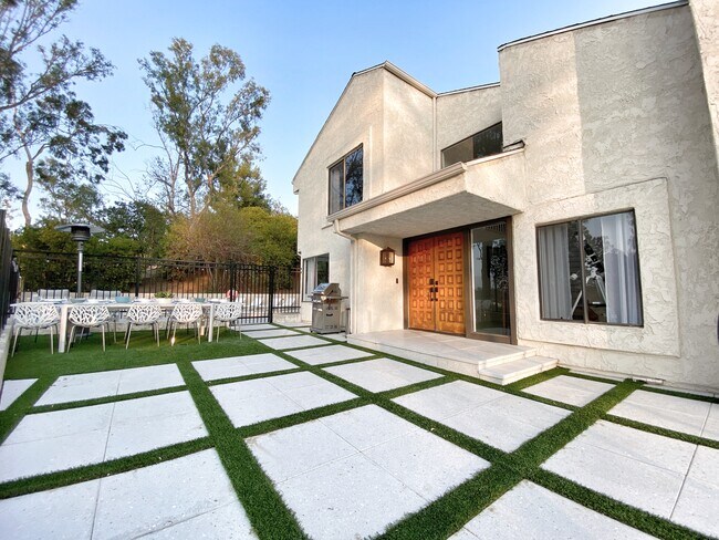 Building Photo - 25882 El Segundo St