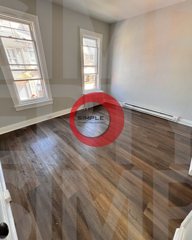 Building Photo - Cozy three-bedroom 1 bath house