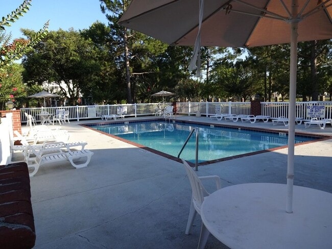 Building Photo - 2 Bedroom, 2 Bath, Third Floor Condo for L...