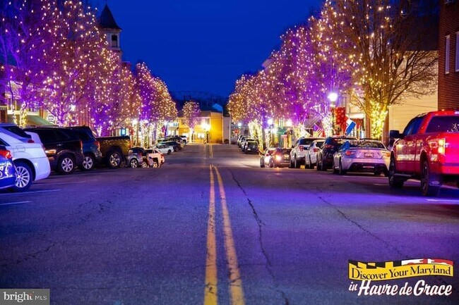 Building Photo - 421 Concord St