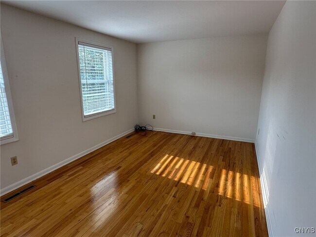 Building Photo - 6846 Crystalwood Dr
