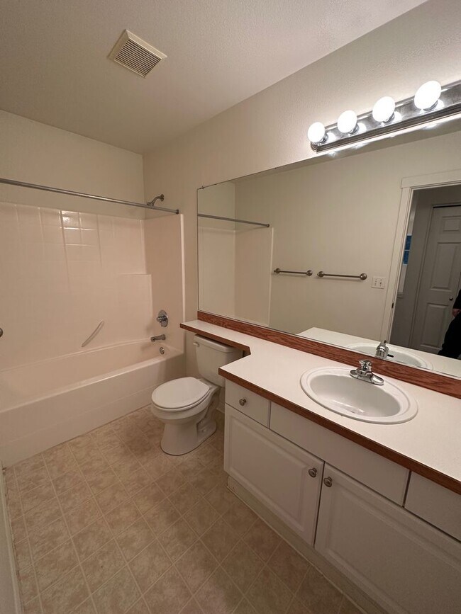 Building Photo - 5721 NE Canard Ct