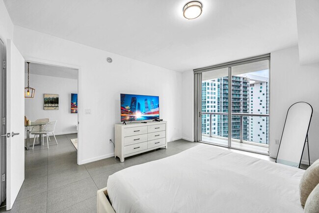 Building Photo - 485 Brickell Ave