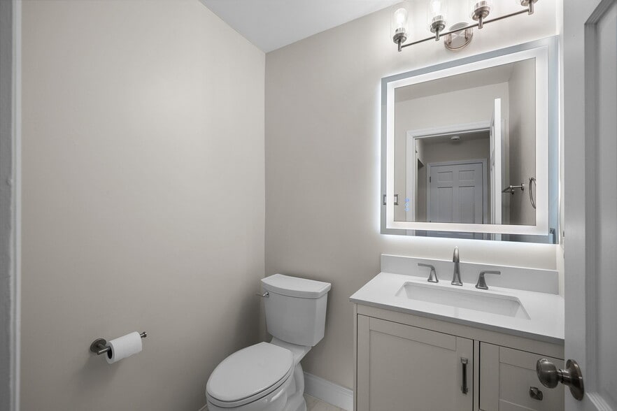 Building Photo - 235 W Washington Ave