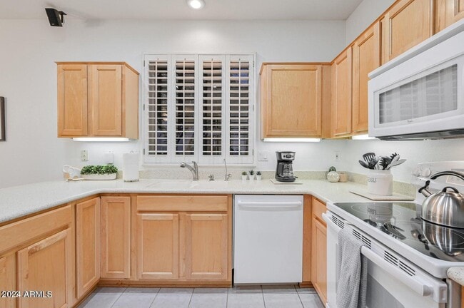 Building Photo - 14508 W Corral Dr
