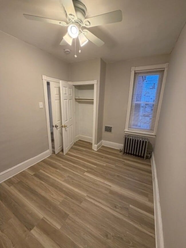 Building Photo - Spacious 3 Bedroom Grays Ferry