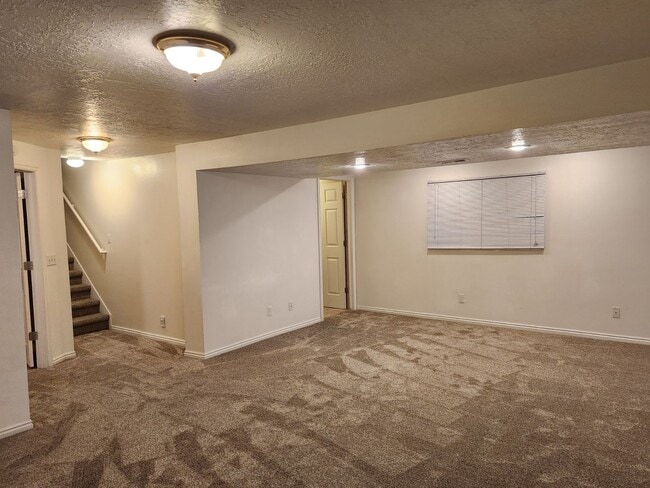 Building Photo - 3 Bd 2 Bath Home with Office