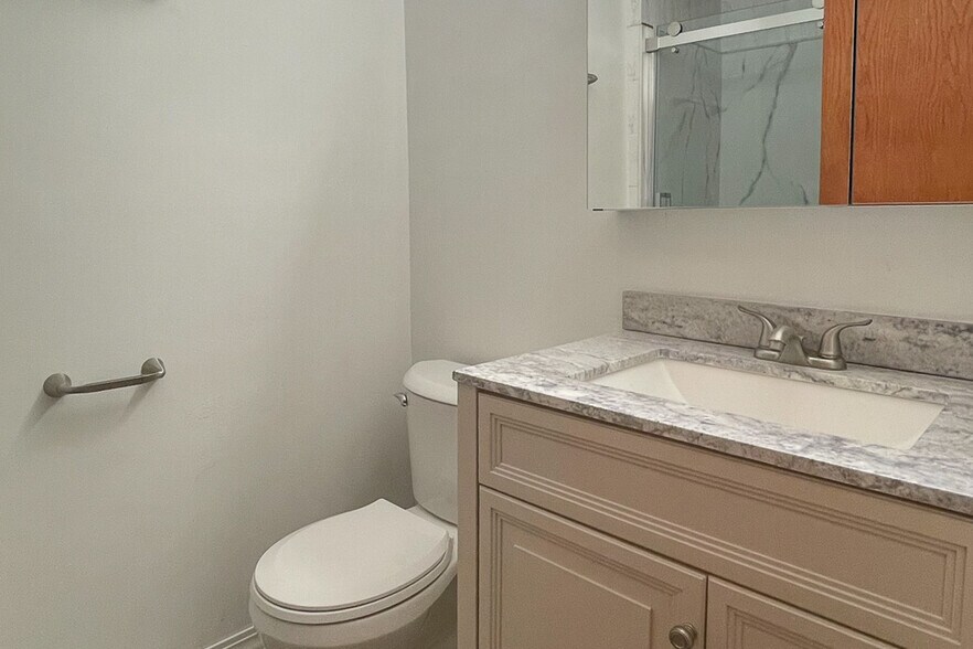 Building Photo - 1844 W Henderson St