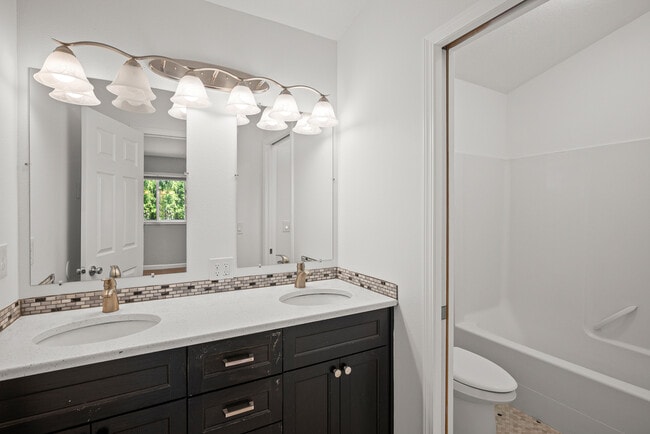 Building Photo - 215 SW 131st Ave