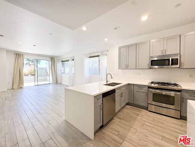 Building Photo - 6001 Carlton Way