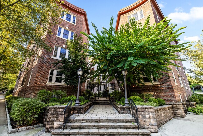 Building Photo - 4300 Spruce St