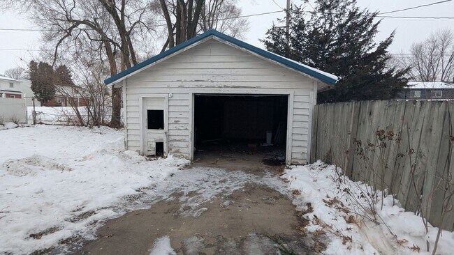 Building Photo - 3 bedroom, 2 bath home in Waterloo