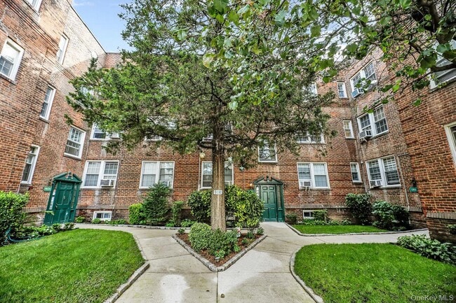 Primary Photo - 1 Ash Pl