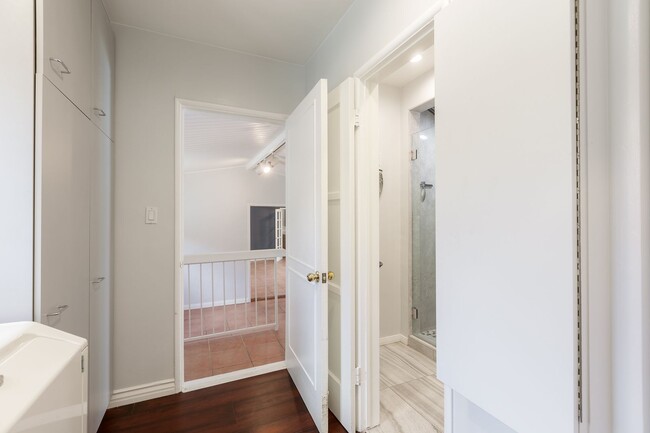 Building Photo - Spacious 5-Bedroom, 3-Bath Home with Pool ...