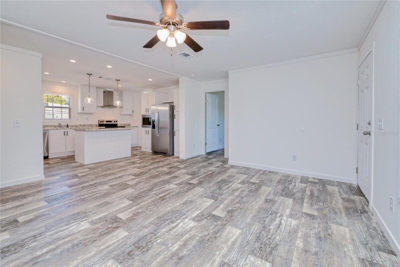 Building Photo - 6720 Villaview Dr