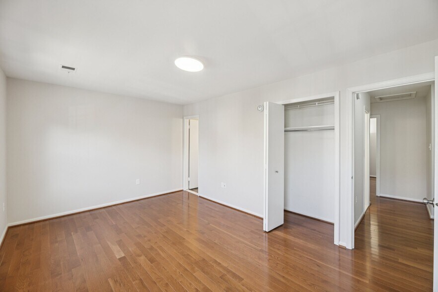 Building Photo - 9934 Longford Ct