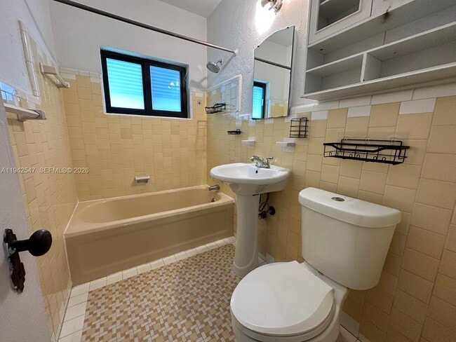 Building Photo - 3050 SW 21st St