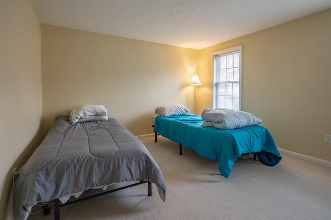 Building Photo - 4 Myopia Ln