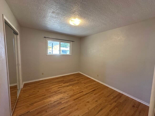 Building Photo - Spacious 4 Bedroom Home with Fireplace & F...