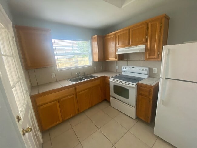 Building Photo - 12702 Rio Bravo St
