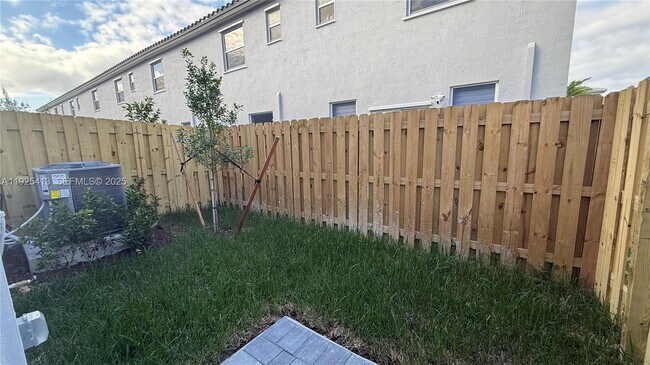 Building Photo - 1096 NW 2nd Ter