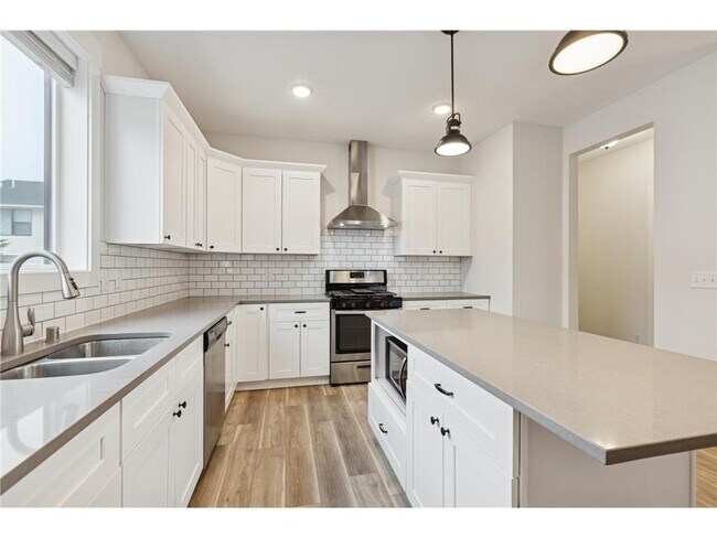 Building Photo - 8689 Deerwood Ln N