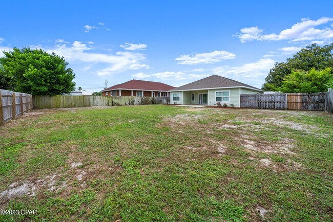 Building Photo - 305 Evergreen St