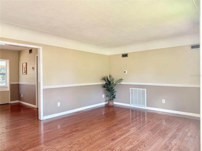 Building Photo - 2523 Krueger Ln