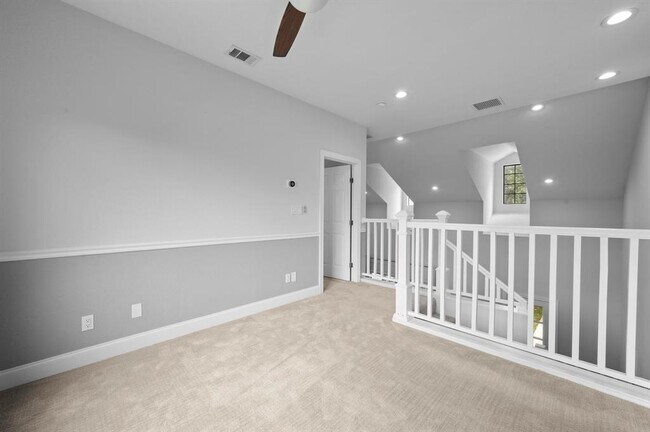 Building Photo - 2109 W 10th St