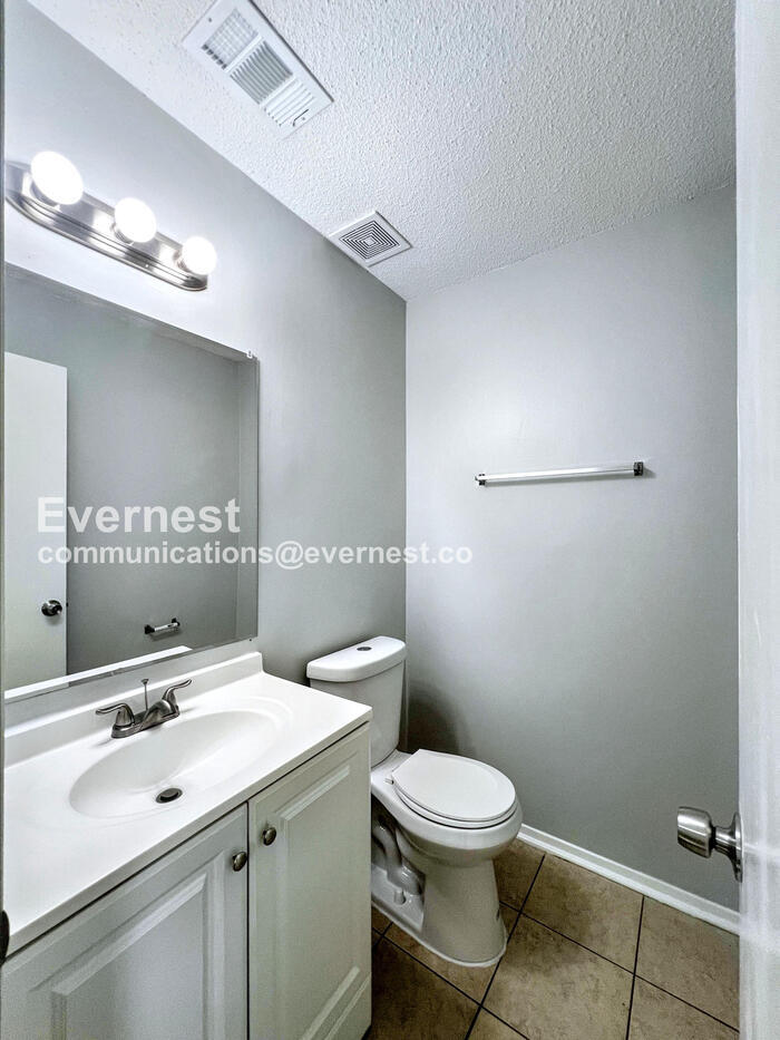 Building Photo - 6175 Forestgate Rd