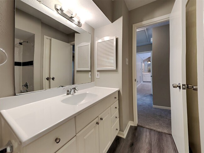 Building Photo - 17623 Huntersglen Cir