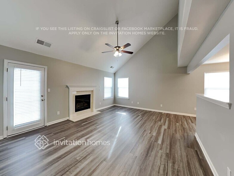 Building Photo - 10736 Glenluce Ave
