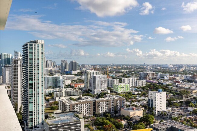 Building Photo - 480 NE 31st St