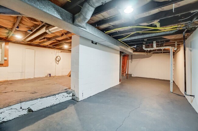 Building Photo - 2 Bedroom, 1 Bath