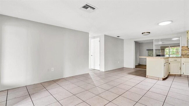 Building Photo - 7634 Fox Hollow Dr