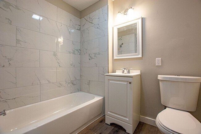 Building Photo - 3 bedroom duplex in Midtown