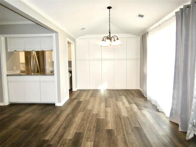 Building Photo - 2913 Ridgedale Dr