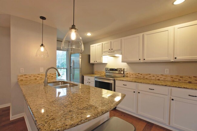 Building Photo - 212 Linda Ln