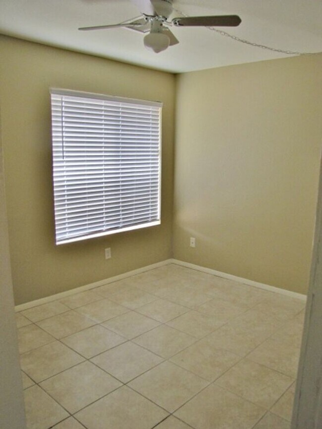 Building Photo - 4BR/2BA/1CG, 1374 sq.ft., w/central A/C in Sierra Vista, AZ