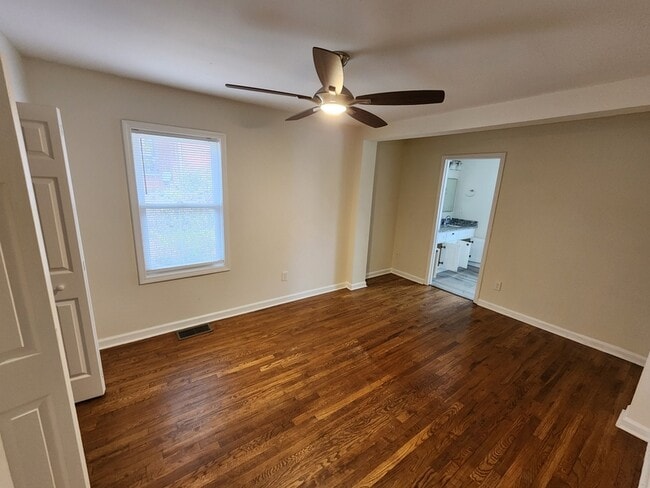 Building Photo - 214 Napoleon Dr SW