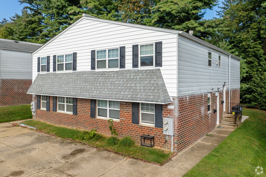 Building Photo - Montclair Duplex Apartments