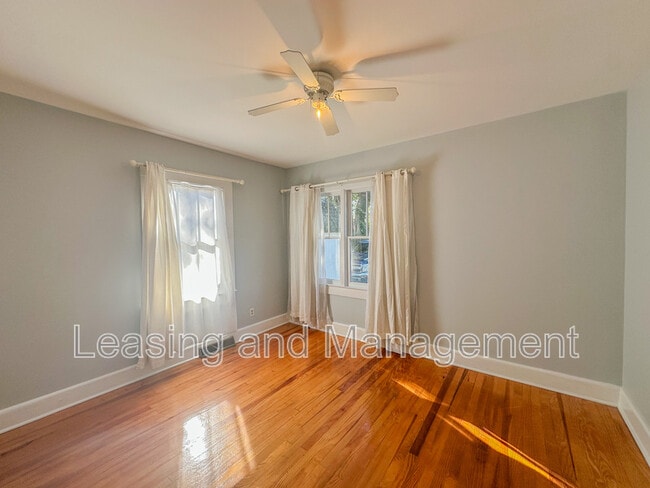 Building Photo - 422 Riverland Dr