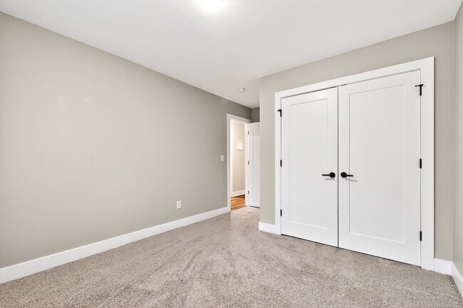 Building Photo - Modern 3BR Townhome in Millbank Village!