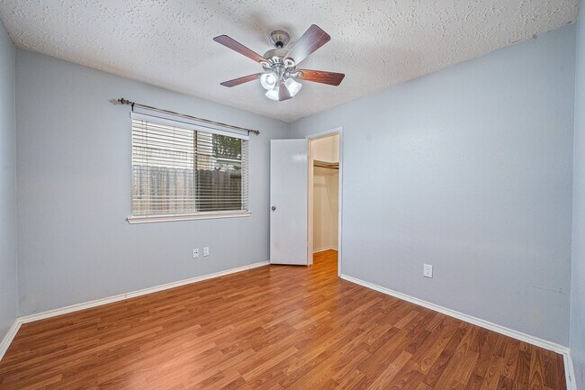 Building Photo - 18123 Lake Bend Dr