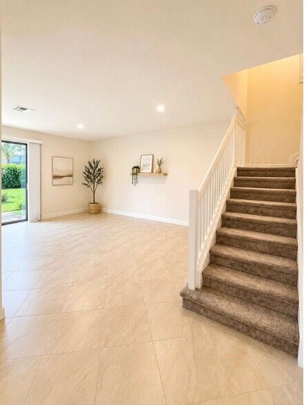Building Photo - 12932 Anthorne Ln