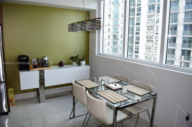 Building Photo - 253 NE 2nd St